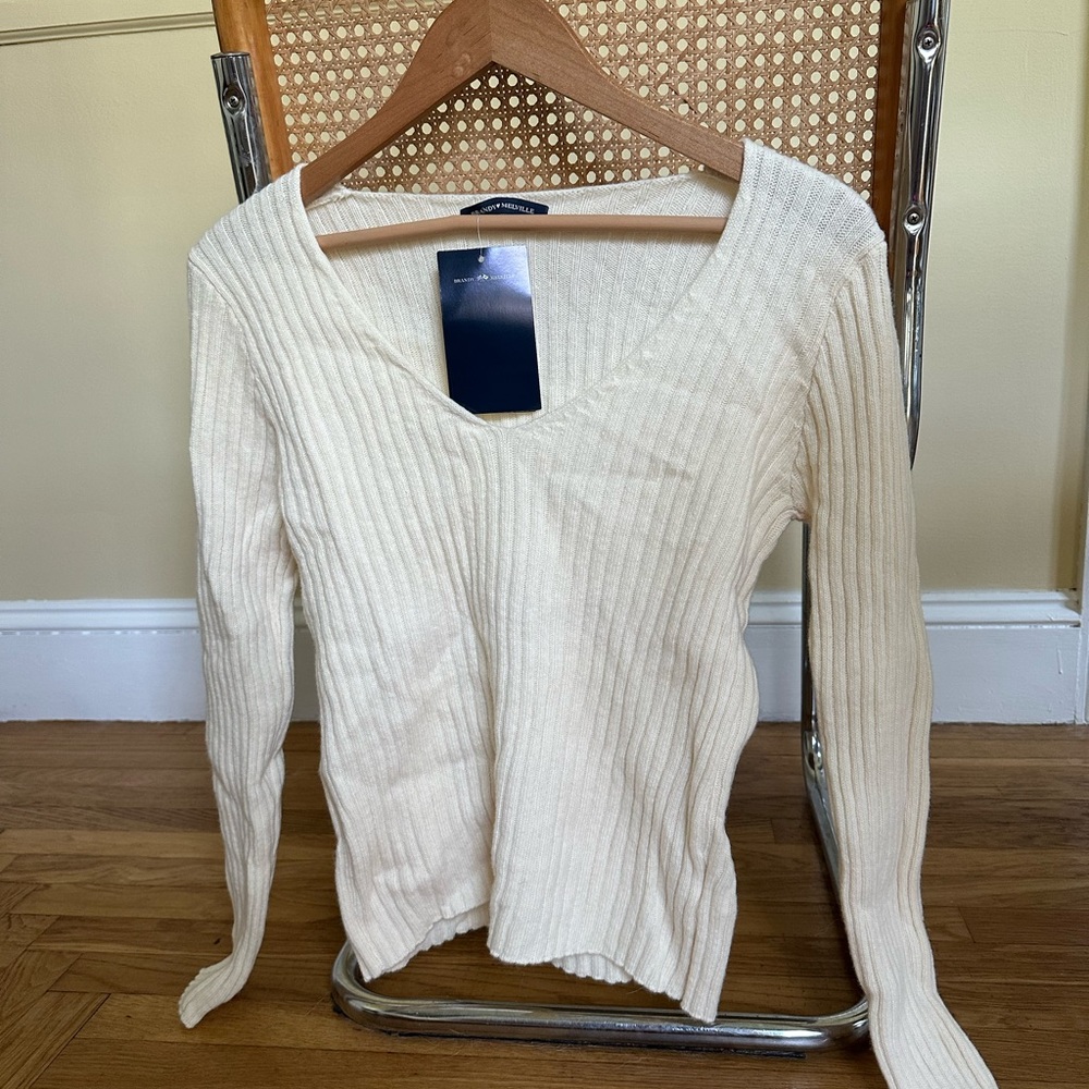 NWT Cream Ribbed V-Neck Sweater
